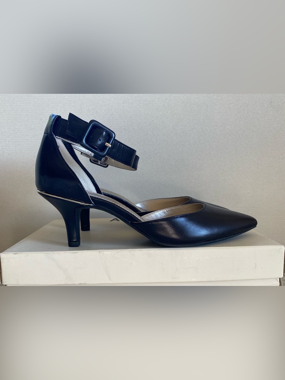 New Anne Klein black Leather kitten heel pumps women’s size 7